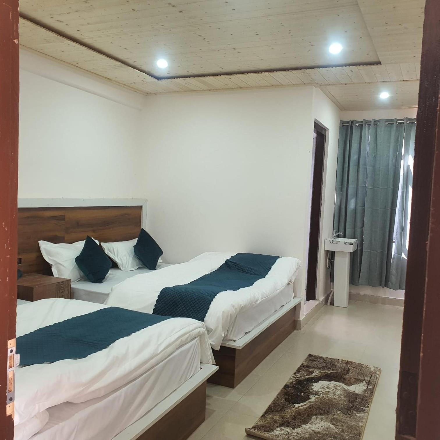 Hotel Geeta Badrinath Extérieur photo